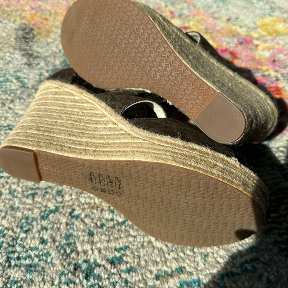 New Michael Kors Booties - Picture 4 of 5